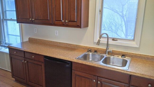 Kitchen with dishwasher - 2149 Sherman Ave