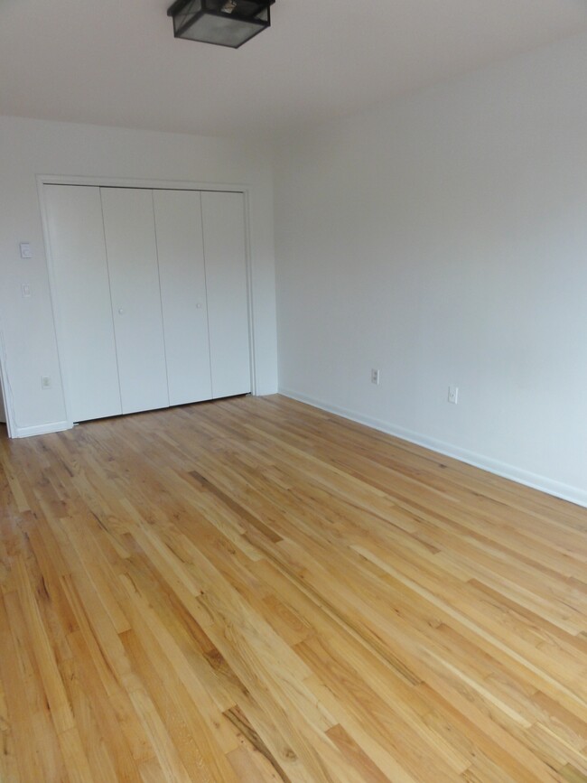 Bedroom - 500 Newfield Ave