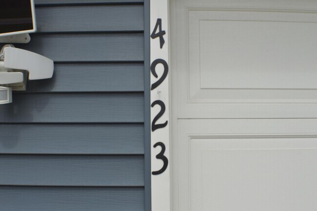 Building Photo - 4923 Lake Ave