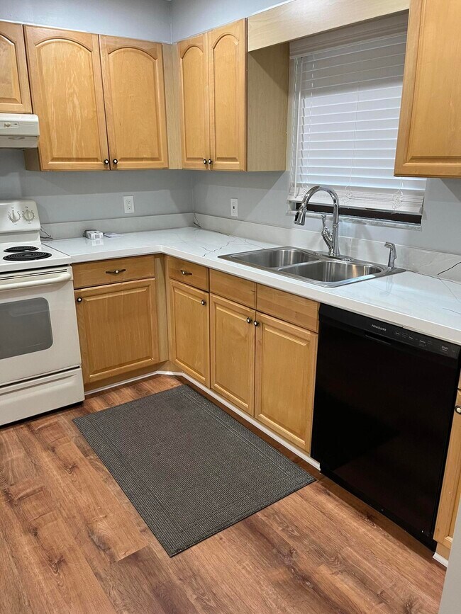Foto del edificio - 327 Southwind Dr