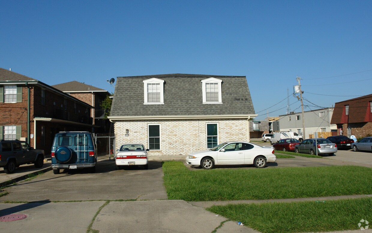 Primary Photo - 2328 Giuffrias Ave