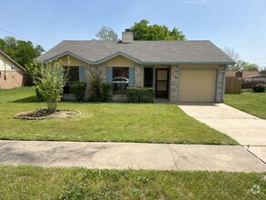 Building Photo - 2606 Lago Trail