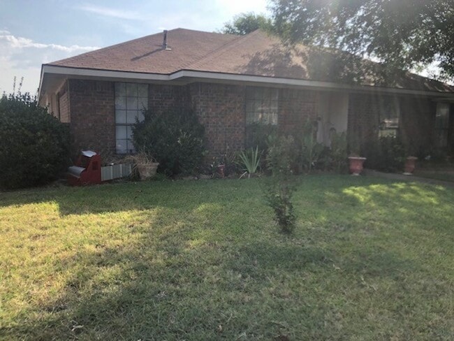 Building Photo - North Garland 4 bedroom