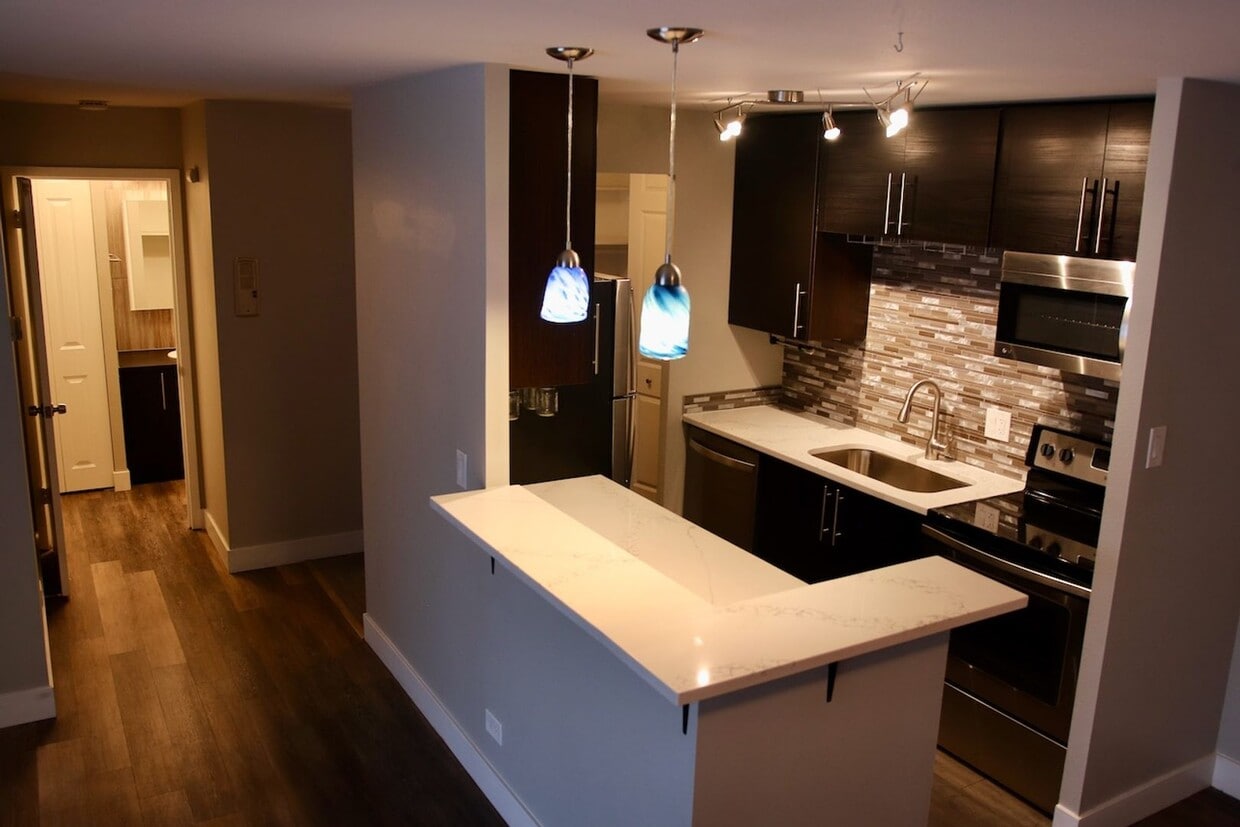 Primary Photo - Updated, Immaculate 1 bedroom 1 bath in th...