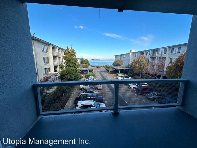 Building Photo - 2 br, 1.5 bath House - 6 Commodore Drive U...