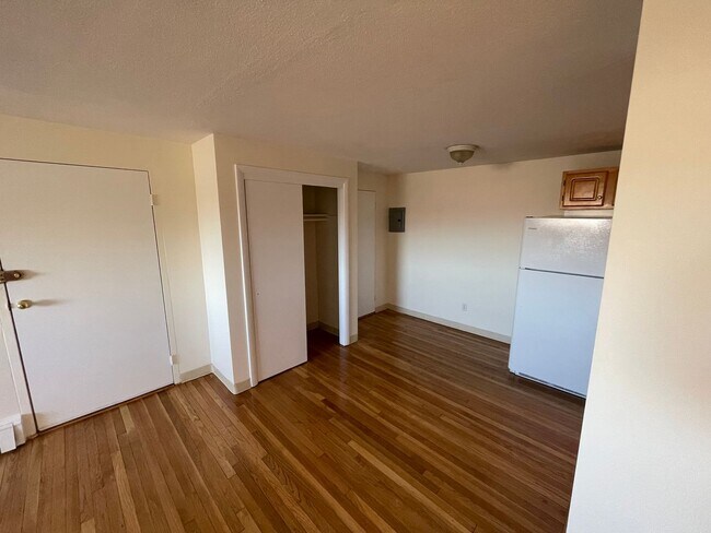 Foto del edificio - Cheap Watertown Square 1-bed