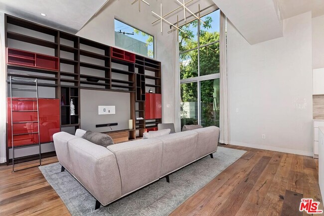 Foto del edificio - 614 Westmount Dr