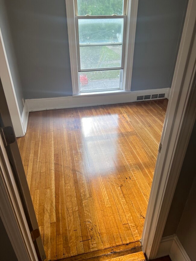 308 N Gridley St Unit 3, Bloomington, IL 61701 Apartments in Bloomington, IL