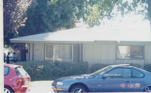 Building Photo - 4693 Canoga St