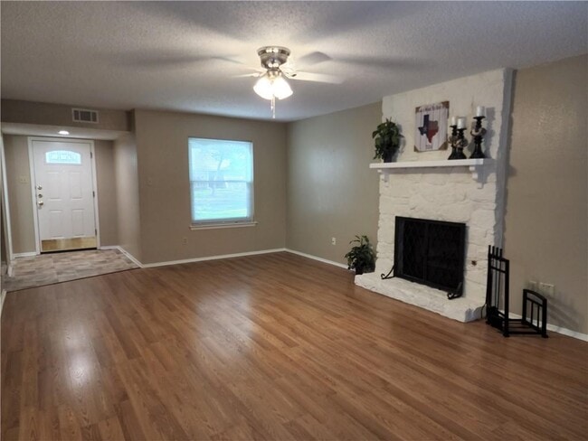 Building Photo - 9704 Anderson Village Dr