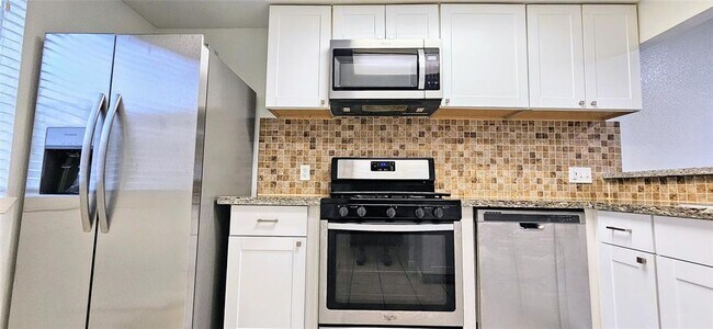 Foto del edificio - 2810 Grants Lake Blvd