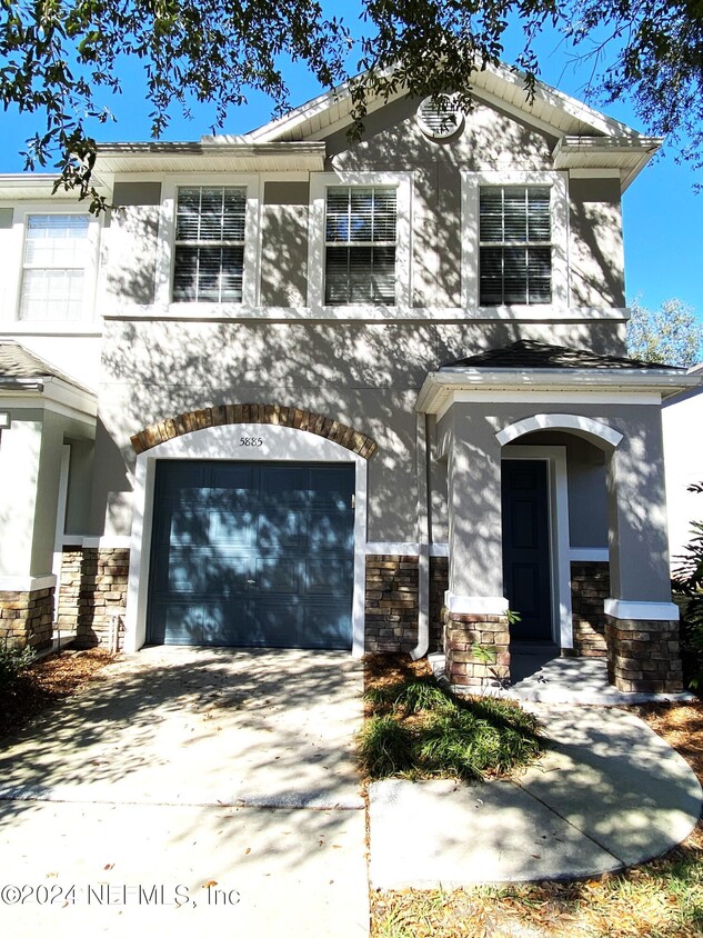 Primary Photo - 5885 PARKSTONE CROSSING Dr