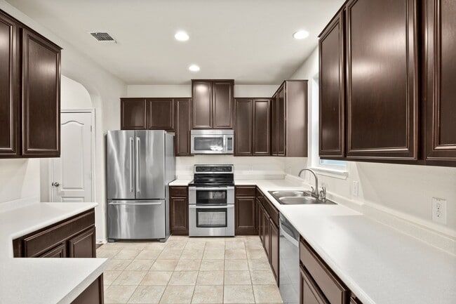 Building Photo - Large Two Story Home Only Minutes From Aus...
