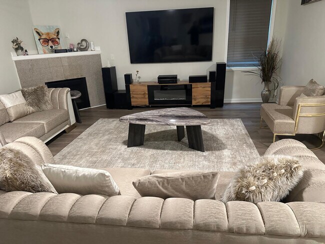 Building Photo - 521 Greyhound Ct