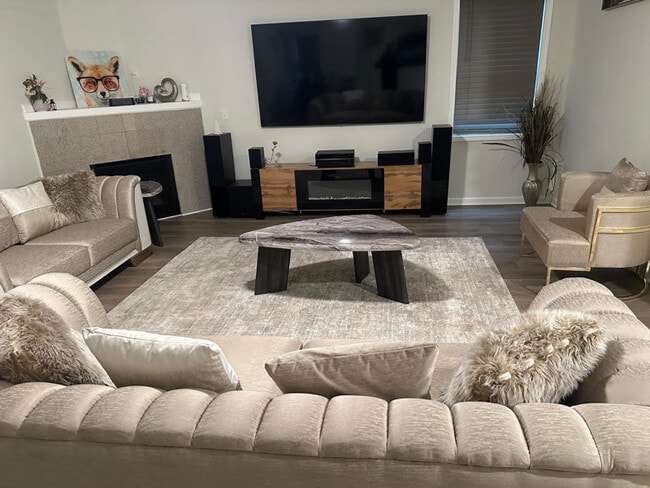 Foto del edificio - 521 Greyhound Ct