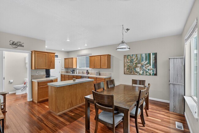Foto del edificio - 3 Bedroom/2.5 Bath + Bonus Room & Outdoor living