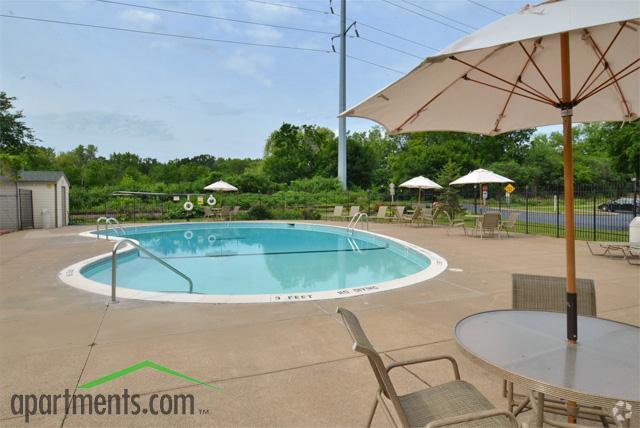 Piscina - Medicine Lake Apartments