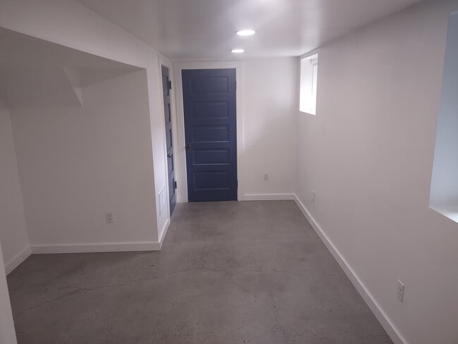 Building Photo - 1627 N Farragut St