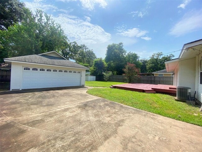 Building Photo - 212 Camellia St