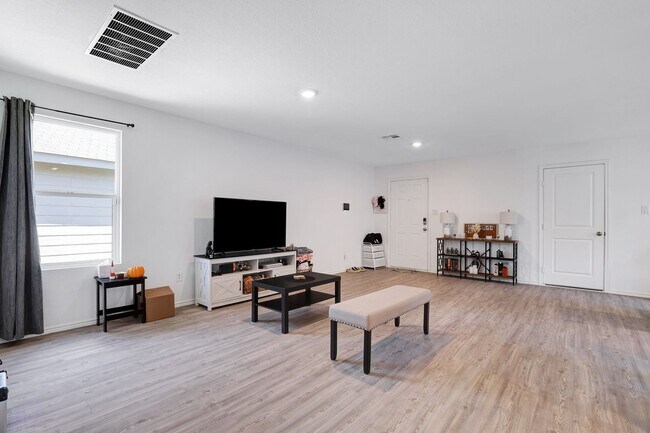 Building Photo - ***APPLICATION CURRENTLY UNDER REVIEW***MO...