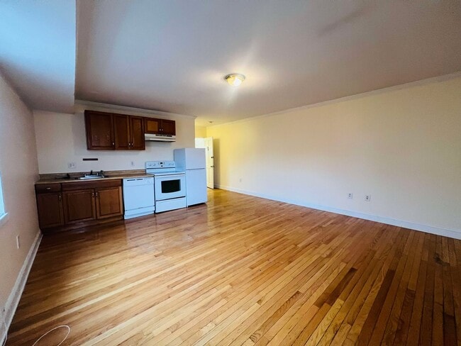 Building Photo - 620 S 2nd St