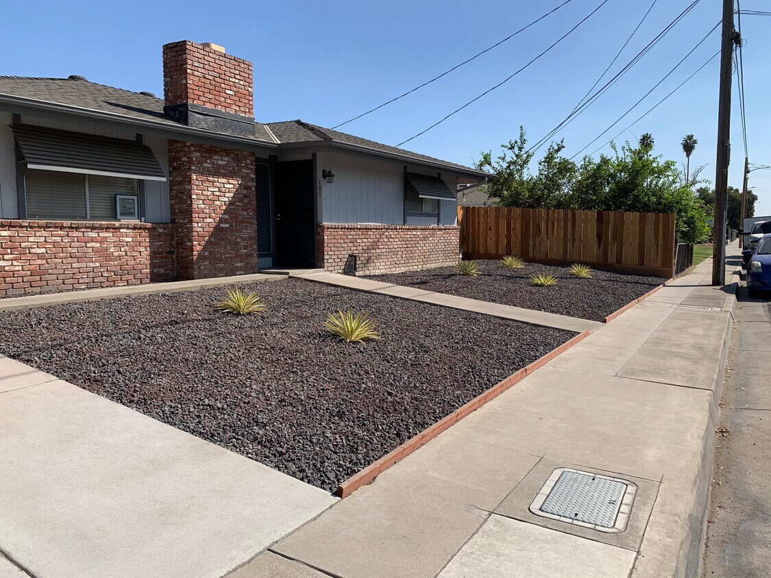 Primary Photo - 4154 N Millbrook Ave