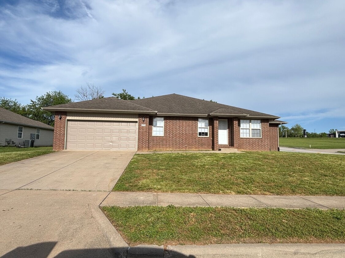 3 Bed 2 Bath 2 Car Duplex available 05/19... - 3 Bed 2 Bath 2 Car Duplex available  05/19...