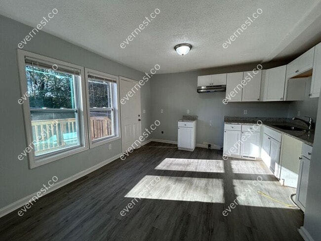 Foto del edificio - 1214 Bolton Rd NW