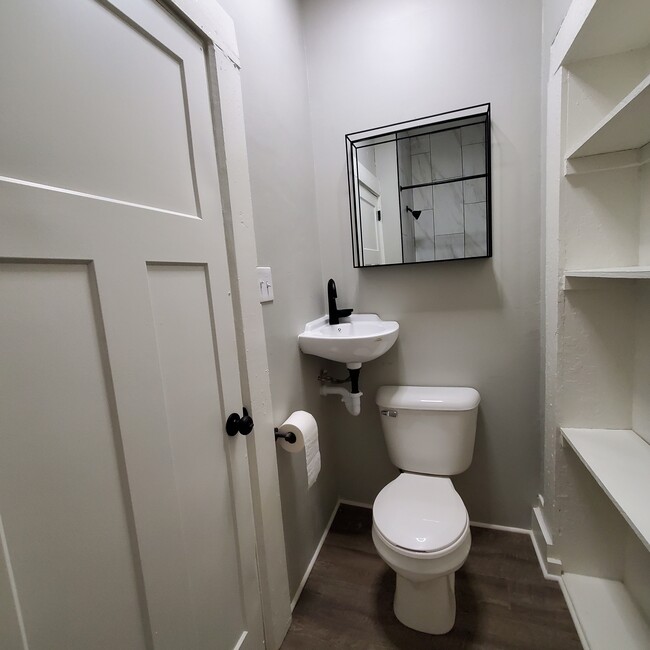 Bathroom - 408 High St