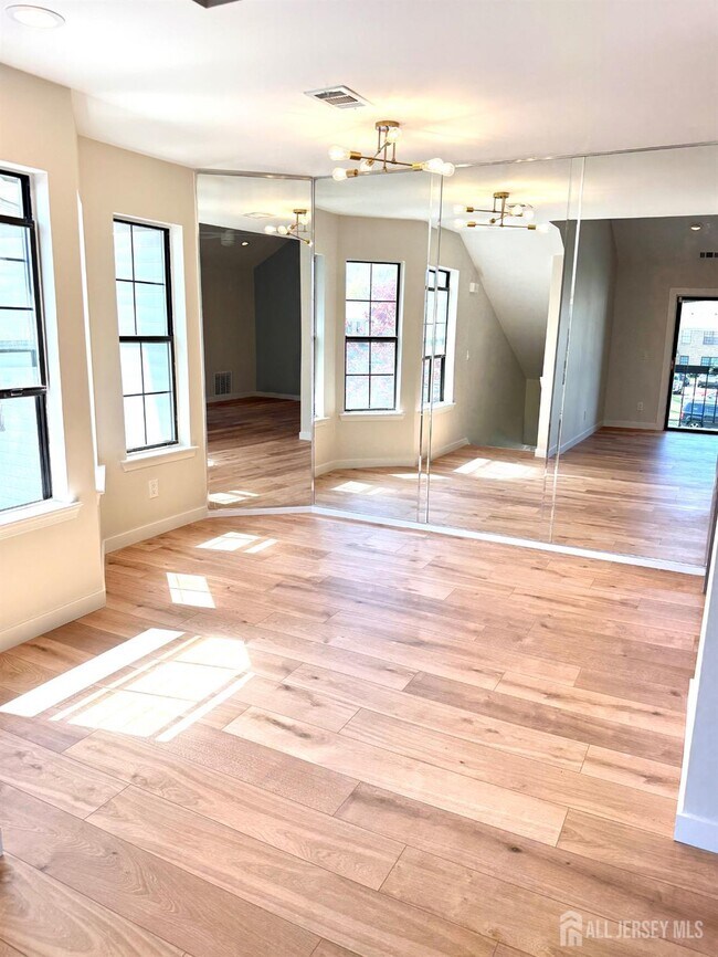 Building Photo - 1511 Pebble Pl