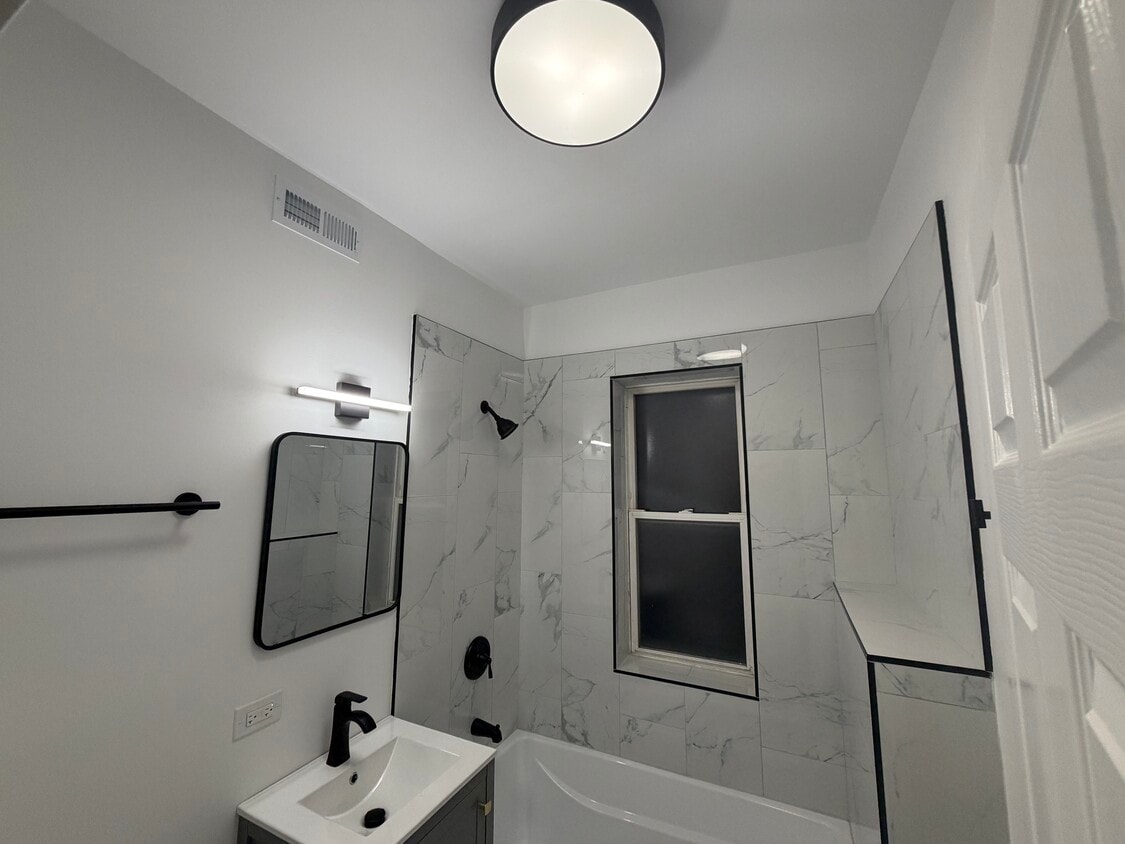 Bathroom - 3049 W Berteau Ave (Chicago, IL)