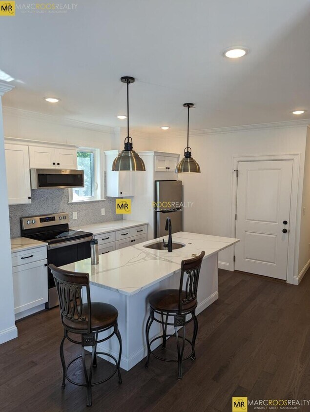 Foto principal - 214 Everett St