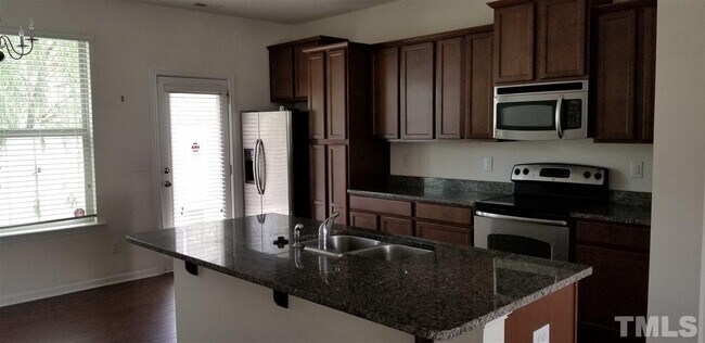 Building Photo - 4424 Hillsgrove Rd