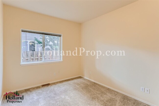 Foto del edificio - Beautiful 3-Bedroom Townhome Near Nature & Everyday Conveniences! NEW PRICE and REDUCED SECURITY ...