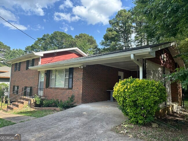 Foto del edificio - 1009 Pinecrest Dr