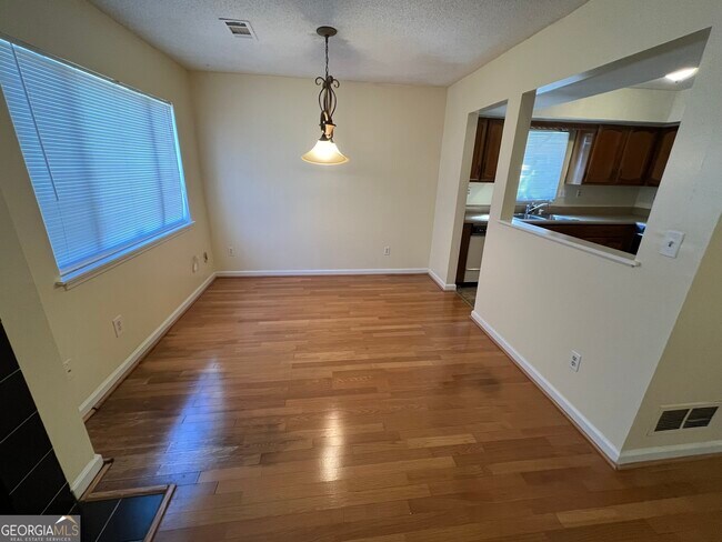 Building Photo - 3211 Salem Cove Way SE