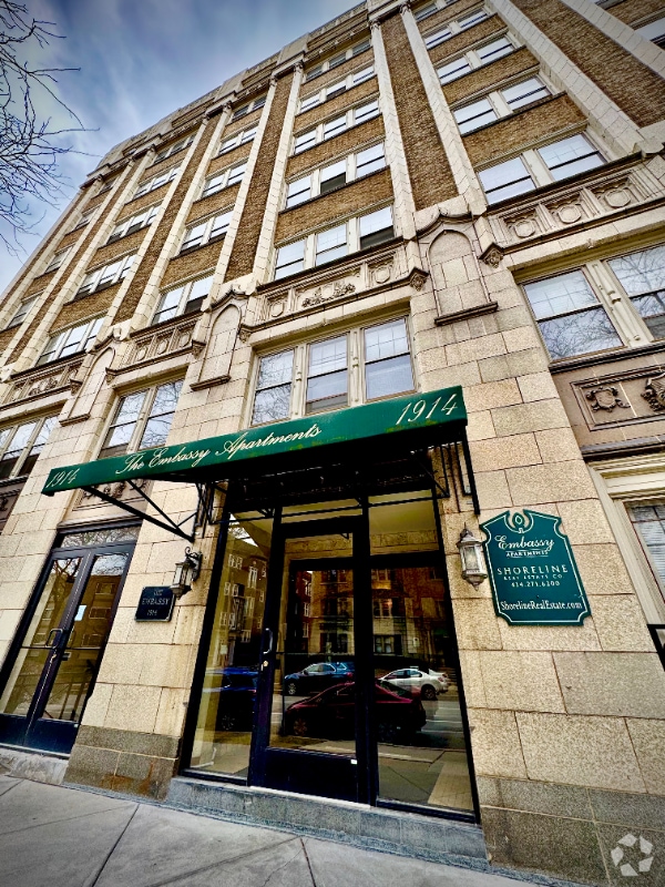 Building Photo - 1914 N Prospect Ave