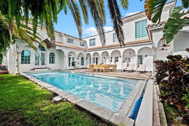 Foto del edificio - 2501 Pine Tree Dr