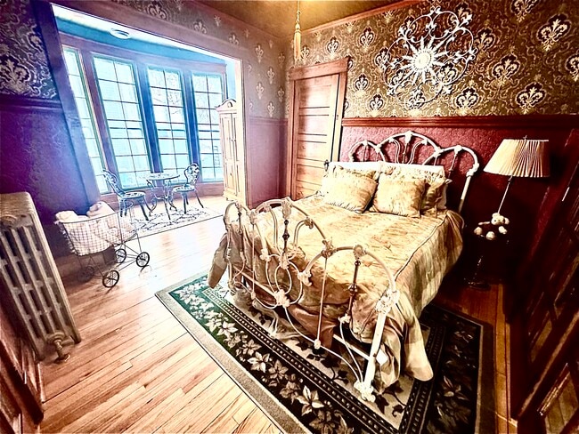 Building Photo - 505 W Conant St