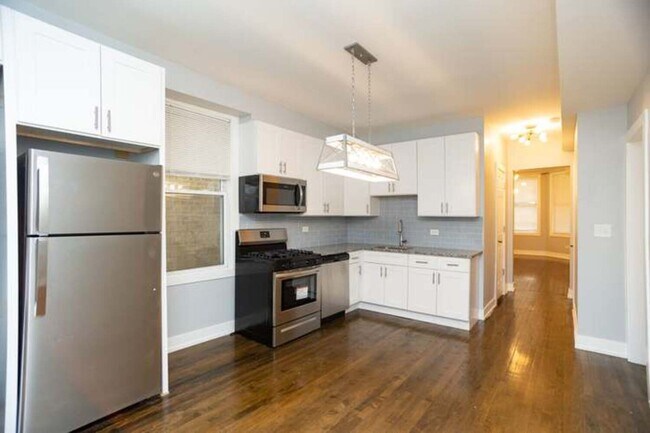 Building Photo - 2655 N Ridgeway Ave