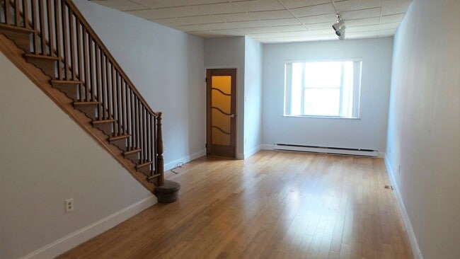 Building Photo - SWEET 2 BR / 1.5 BA HOUSE in South Philly w/ NEW KITCHEN & BATHS-Washer/Dryer & Yard!