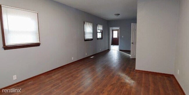 Building Photo - 4 br, 1 bath House - 1913 East St Francis Ave