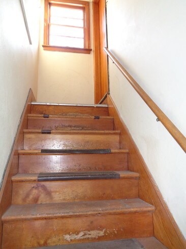 Building Photo - 337 S Grove St