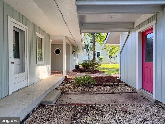 Building Photo - 11470 Mohawk Ct