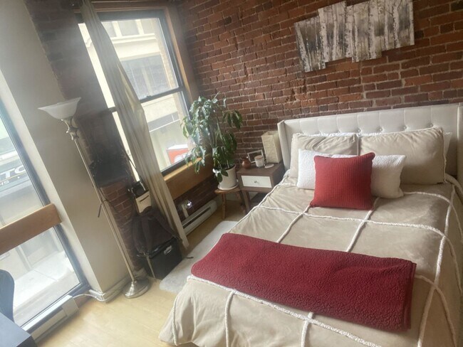 Building Photo - HOT NORTH END LISTING!!!!