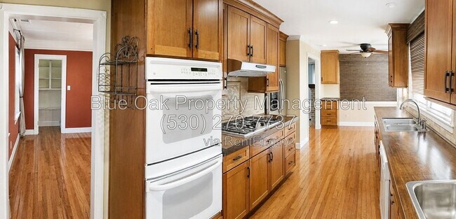Foto del edificio - 687 E 8th St