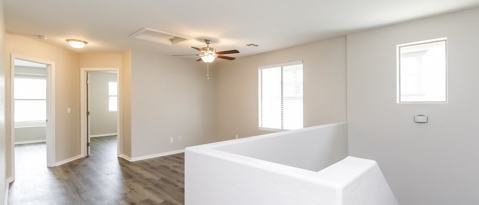 Building Photo - 992 S Hawk Ln