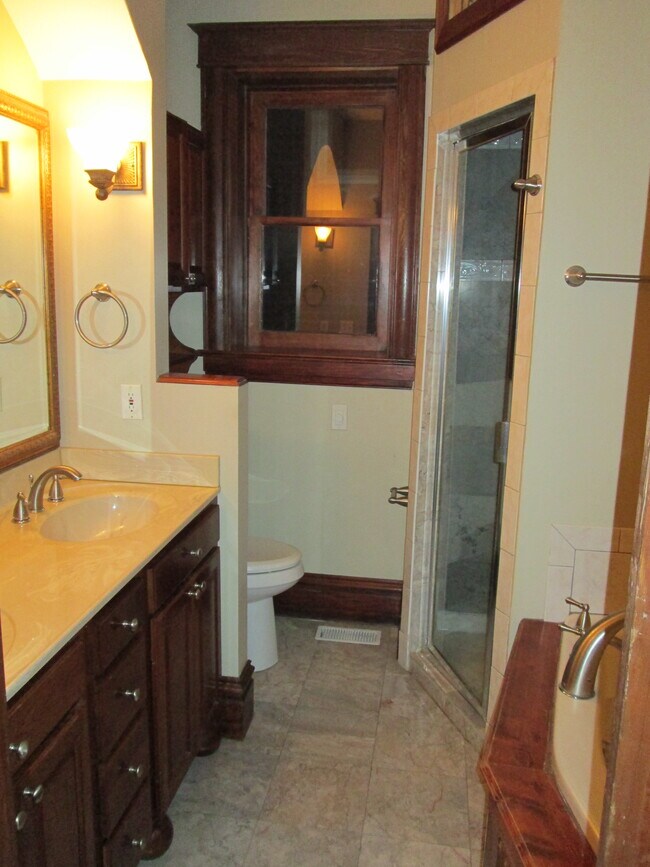 Master Bath - 3457 Arsenal St