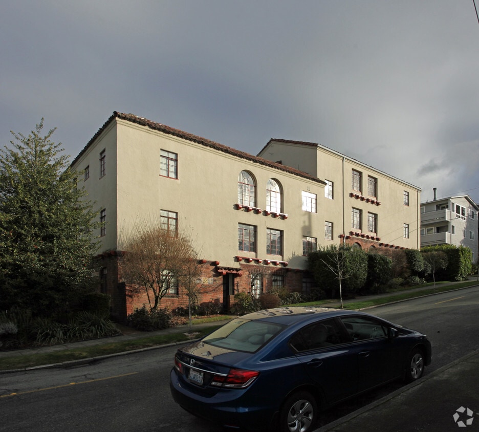Building Photo - 608 E Lynn St