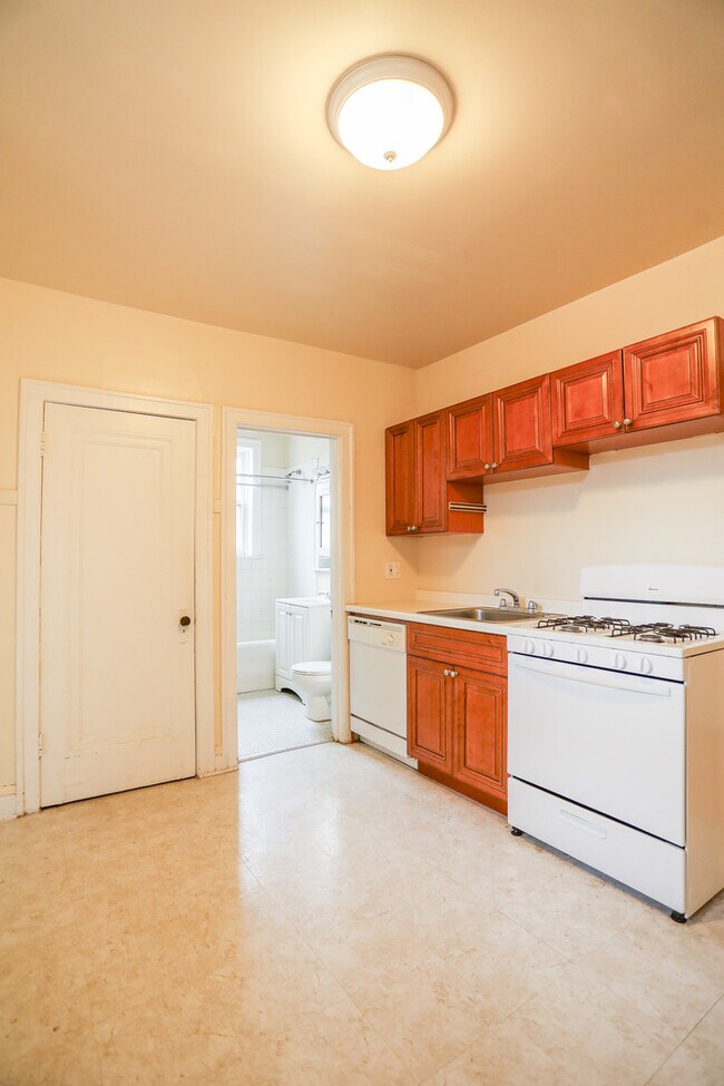 Foto del edificio - 4911 N Glenwood Ave